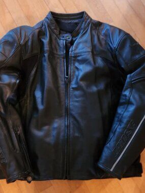Dainese 58 Men's XL leather motorcycle jacket with armor and zip out quilted lin